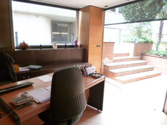 Foto 2 de Venta de oficina en Les Tres Torres con aire acondicionado y calefacción