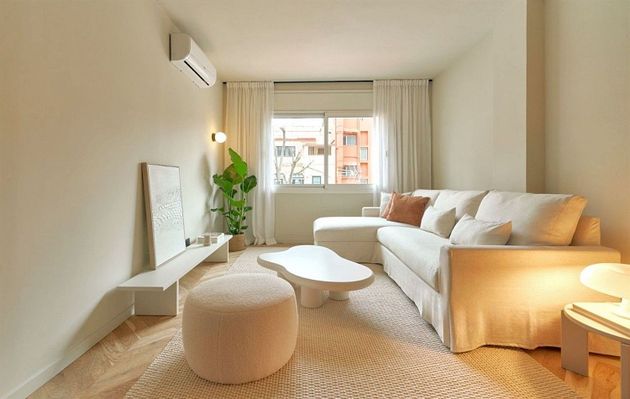 Foto 2 de Pis en venda a Vila de Gràcia de 2 habitacions amb aire acondicionat i calefacció