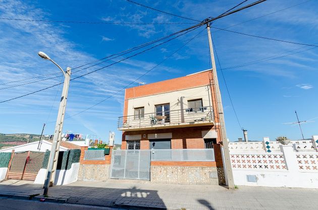Foto 1 de Chalet en venta en Sant Vicenç dels Horts de 6 habitaciones con terraza y piscina