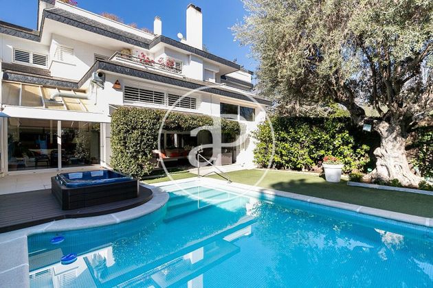 Foto 1 de Casa adosada en venta en Pedralbes de 6 habitaciones con terraza y piscina