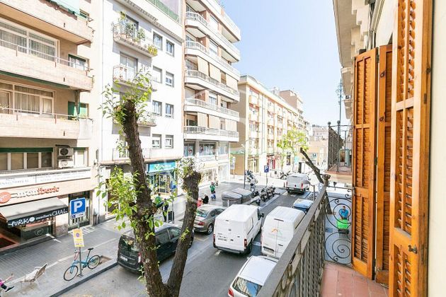 Foto 2 de Casa en venda a Vila de Gràcia de 5 habitacions amb terrassa i balcó