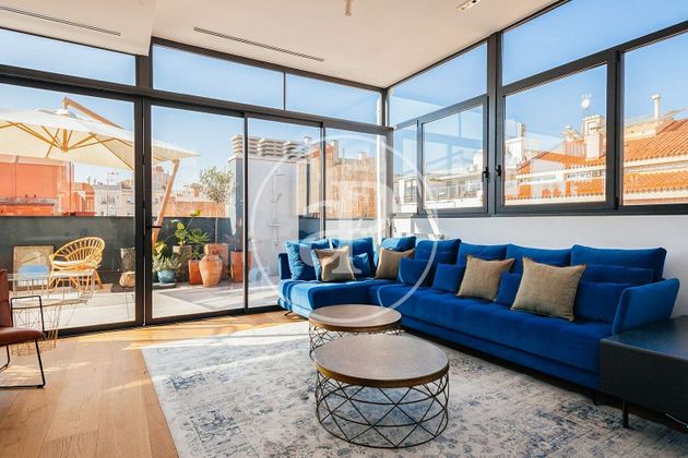 Foto 2 de Pis en lloguer a Vila de Gràcia de 4 habitacions amb terrassa i mobles
