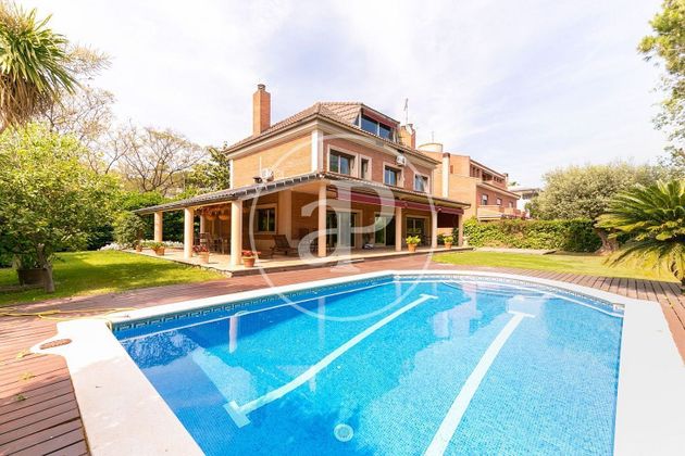 Foto 1 de Casa en venda a Ciutat Diagonal - La Miranda - La Mallola de 4 habitacions amb terrassa i piscina