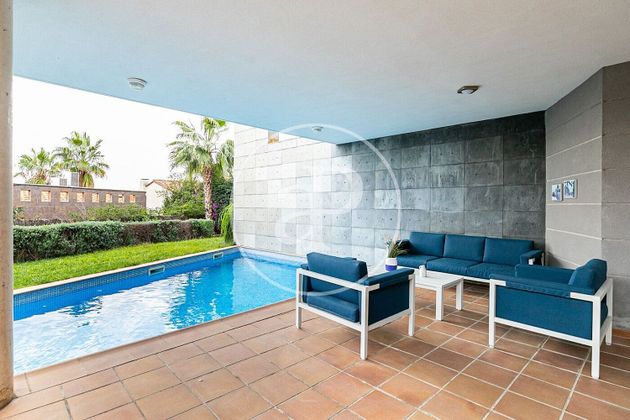 Foto 1 de Venta de casa en Sant Just Desvern de 5 habitaciones con terraza y piscina