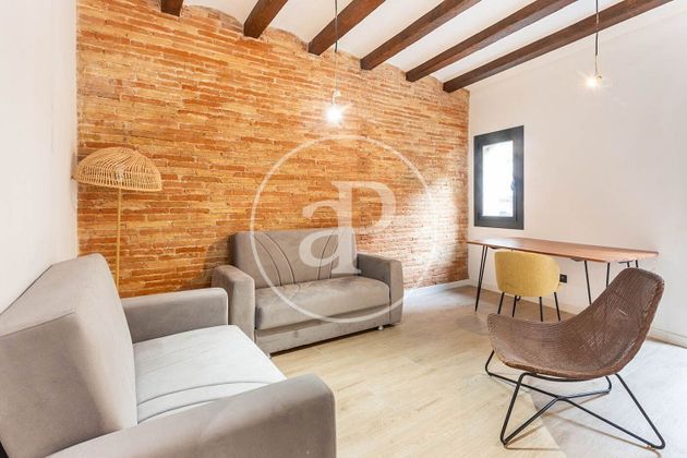 Foto 1 de Venta de piso en Sants de 2 habitaciones con balcón y aire acondicionado