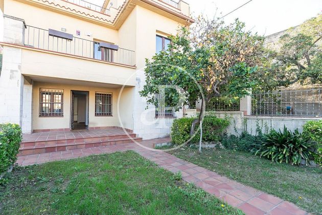Foto 1 de Casa en venda a El Poble Sec - Parc de Montjuïc de 4 habitacions amb terrassa i jardí