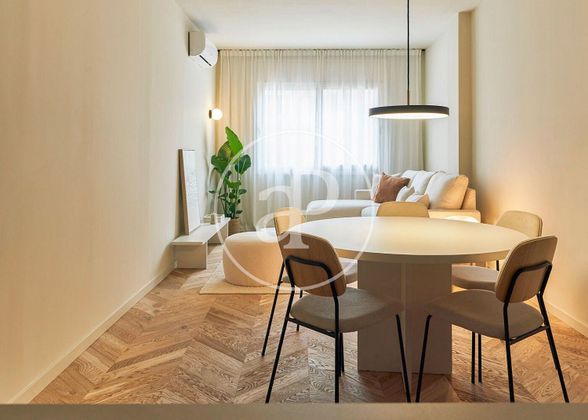 Foto 2 de Venta de piso en Vila de Gràcia de 2 habitaciones con aire acondicionado y calefacción