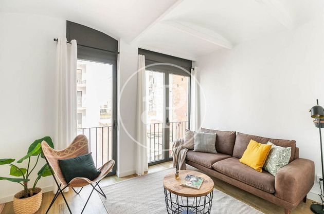 Foto 1 de Pis en venda a El Poble Sec - Parc de Montjuïc de 3 habitacions amb balcó i aire acondicionat