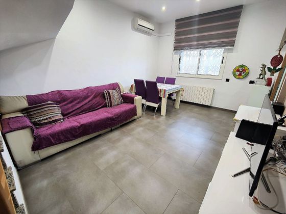 Foto 2 de Dúplex en venta en Sant Vicenç dels Horts de 2 habitaciones con balcón y aire acondicionado
