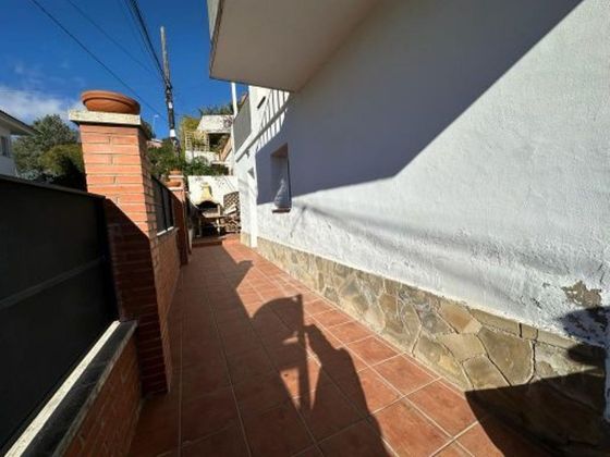Foto 2 de Xalet en venda a Corbera de Llobregat de 5 habitacions amb terrassa i garatge