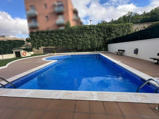 Foto 1 de Dúplex en venta en Sant Vicenç dels Horts de 3 habitaciones con terraza y piscina