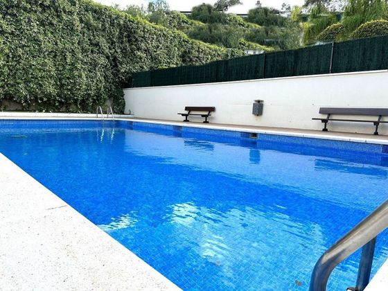 Foto 2 de Dúplex en venta en Sant Vicenç dels Horts de 3 habitaciones con terraza y piscina