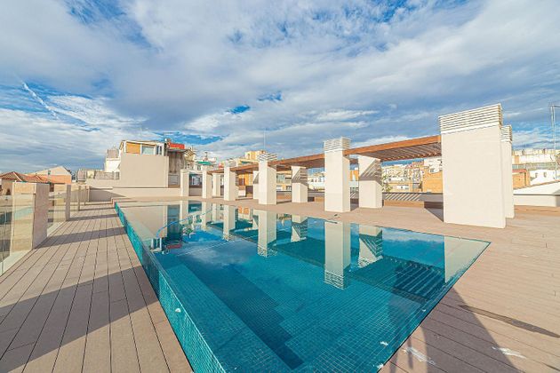 Foto 1 de Piso en venta en Centre - Hospitalet de Llobregat, L´ de 3 habitaciones con terraza y piscina