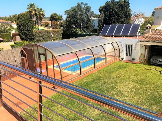 Foto 2 de Xalet en venda a Coma-Ruga de 7 habitacions amb terrassa i piscina