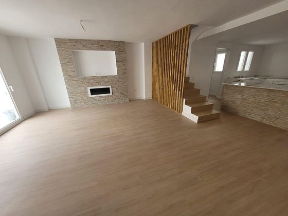 Foto 1 de Dúplex en venda a Elda de 5 habitacions amb terrassa i garatge