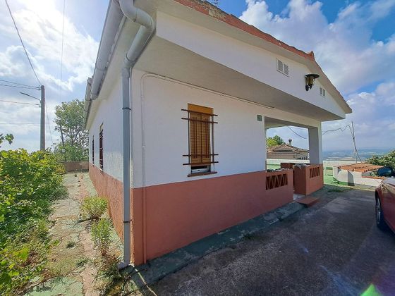 Foto 2 de Casa en venta en Olesa de Montserrat de 3 habitaciones con terraza y garaje