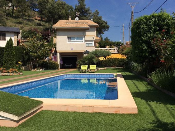 Foto 1 de Xalet en venda a Mediona de 5 habitacions amb terrassa i piscina