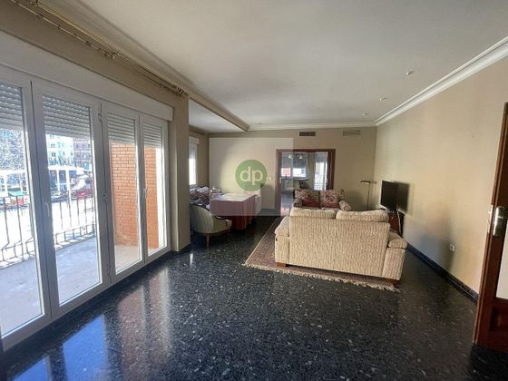 Foto 1 de Piso en venta en Santa Marina - La Paz de 5 habitaciones con terraza y garaje
