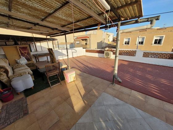 Foto 1 de Casa en venta en Elda de 4 habitaciones con terraza y aire acondicionado
