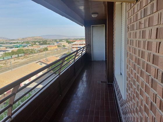 Foto 2 de Venta de piso en Villena de 5 habitaciones con balcón y aire acondicionado
