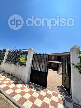 Foto 1 de Casa en venda a Casas de Don Pedro de 3 habitacions amb piscina i jardí
