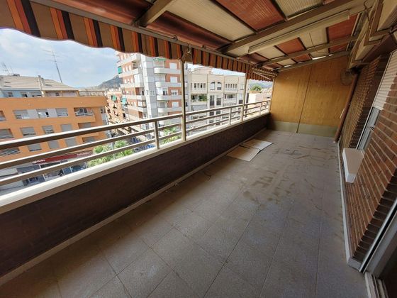 Foto 1 de Dúplex en venta en Elda de 4 habitaciones con terraza y garaje