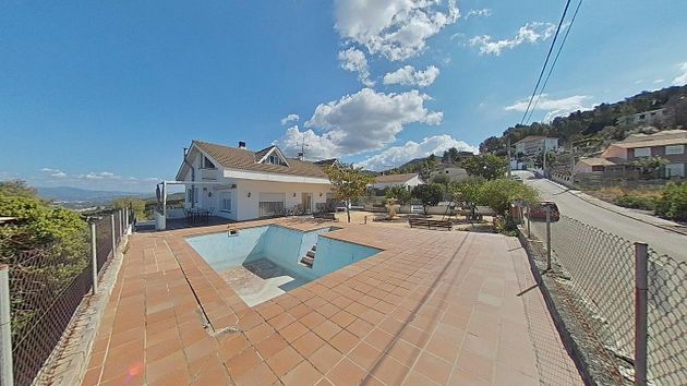 Foto 1 de Casa en venda a Gelida de 4 habitacions amb terrassa i piscina