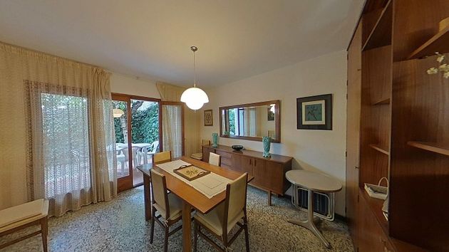 Foto 2 de Casa adossada en venda a Sant Pere de Ribes Centro de 3 habitacions amb terrassa i jardí