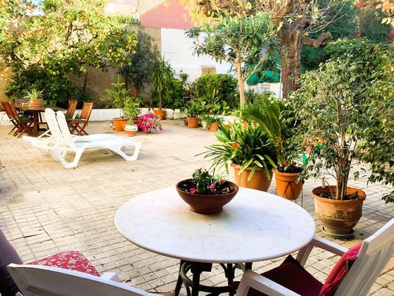 Foto 2 de Casa en venda a Centre - Badalona de 4 habitacions amb terrassa i jardí