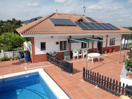 Foto 1 de Casa en venta en Olesa de Montserrat de 5 habitaciones con terraza y piscina