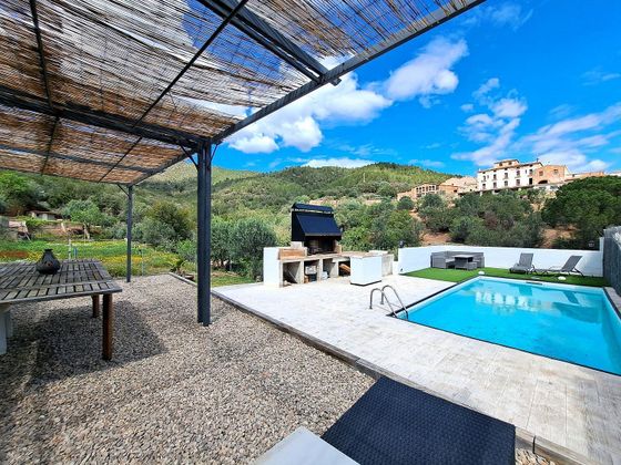 Foto 1 de Casa en venta en Esparreguera de 4 habitaciones con terraza y piscina