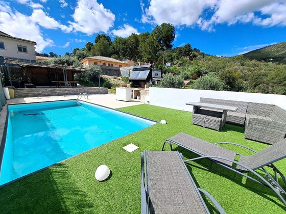 Foto 2 de Casa en venta en Esparreguera de 4 habitaciones con terraza y piscina