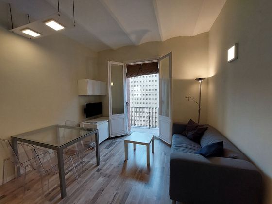 Foto 2 de Pis en lloguer a calle De Lleida de 2 habitacions amb mobles i balcó