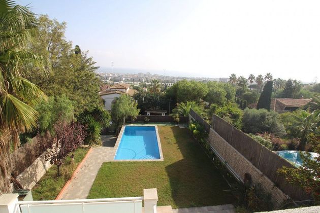 Foto 2 de Xalet en venda a Vallpineda - Santa Bàrbara de 4 habitacions amb terrassa i piscina