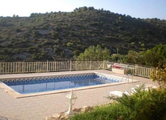 Foto 1 de Casa rural en venda a Les Brises de Calafell - Segur de Dalt de 5 habitacions amb terrassa i piscina
