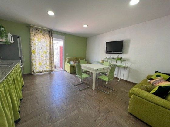 Foto 1 de Dúplex en venda a calle De Les Ànimes de 2 habitacions amb terrassa i aire acondicionat