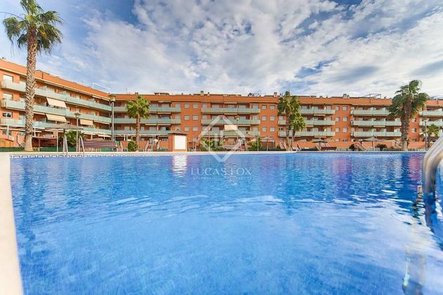Foto 1 de Piso en venta en Pla de Sant Pere-Les Salines de 4 habitaciones con terraza y piscina