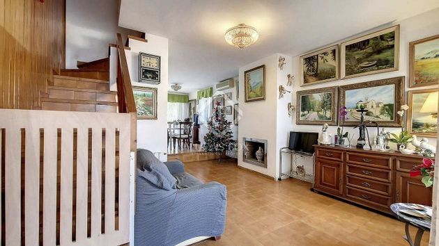 Foto 2 de Casa en venda a Barri del Mar - Ribes Roges de 4 habitacions amb jardí i balcó