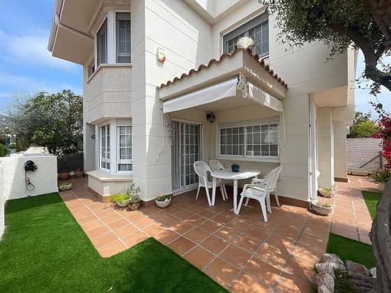 Foto 1 de Casa adosada en venta en Premià de Mar de 4 habitaciones con terraza y garaje