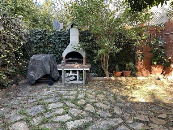 Foto 2 de Casa adossada en venda a Can Bou de 4 habitacions amb terrassa i jardí