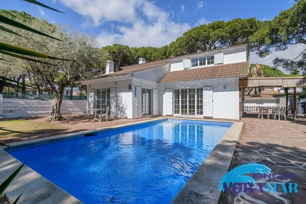 Foto 2 de Xalet en venda a La Pineda de 4 habitacions amb terrassa i piscina