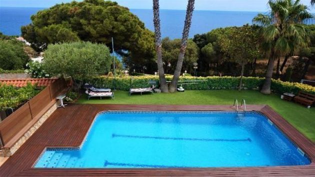Foto 1 de Xalet en venda a Canyelles - Montgoda de 3 habitacions amb terrassa i piscina