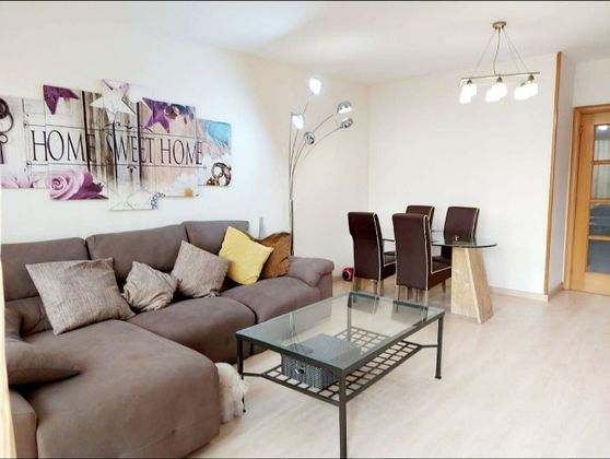 Foto 1 de Dúplex en venta en calle Coll i Pujol de 3 habitaciones con terraza y aire acondicionado