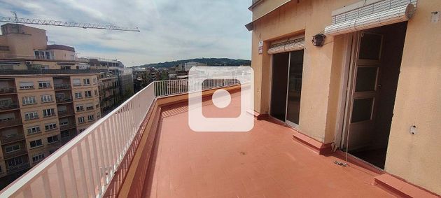 Foto 1 de Ático en venta en La Nova Esquerra de l'Eixample de 3 habitaciones con terraza y garaje
