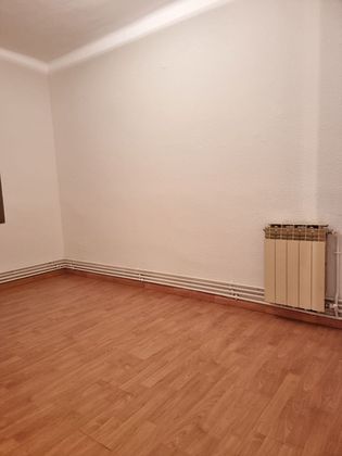 Foto 2 de Pis en venda a Llagosta, La de 4 habitacions amb balcó i aire acondicionat