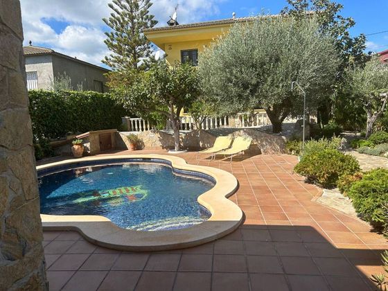Foto 1 de Casa en venda a Torrelles de Foix de 5 habitacions amb terrassa i piscina