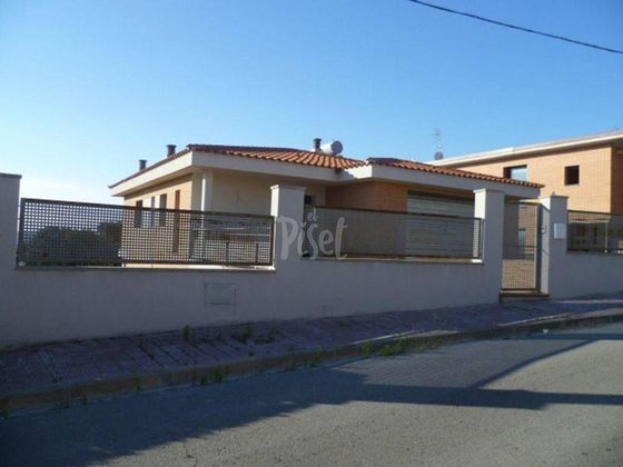 Foto 2 de Venta de casa en Sant Esteve Sesrovires de 5 habitaciones con terraza y garaje