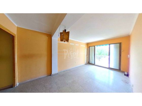 Foto 1 de Piso en venta en La Pineda de 3 habitaciones con terraza y ascensor