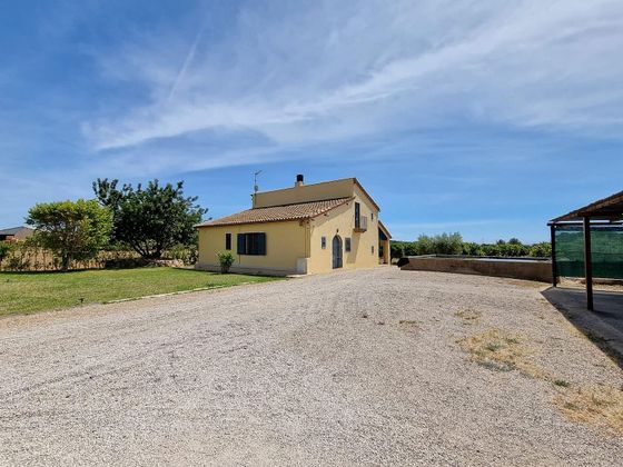 Foto 1 de Casa rural en venta en Centro - Roda de Barà de 4 habitaciones con jardín y aire acondicionado