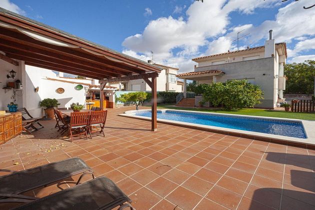 Foto 2 de Xalet en venda a Banyeres del Penedès de 5 habitacions amb terrassa i piscina